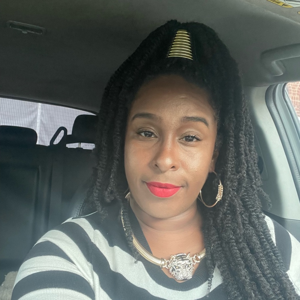 Meet your Posher, Tee